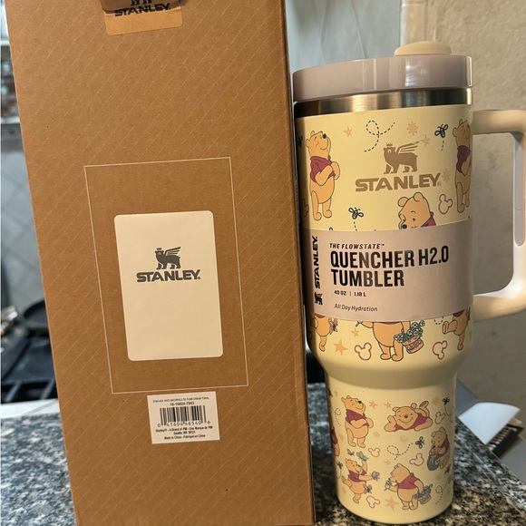 Stanley Quencher H2.0 Tumbler with Winnie the Pooh Design cream yellow color40oz - Picture 4 of 4